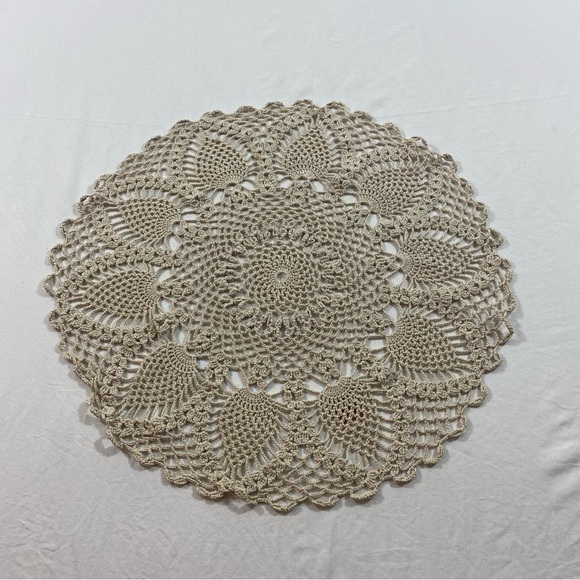 Doily Handmade Boho vintage Crochet Doily Table Cloth Round scalloped Grandma - Picture 9 of 10